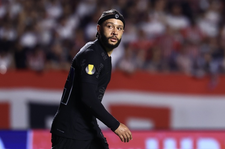 开云app官网-德佩吐槽人工草球场：这会杀死比赛，什么时候能倾听球员的呼声？