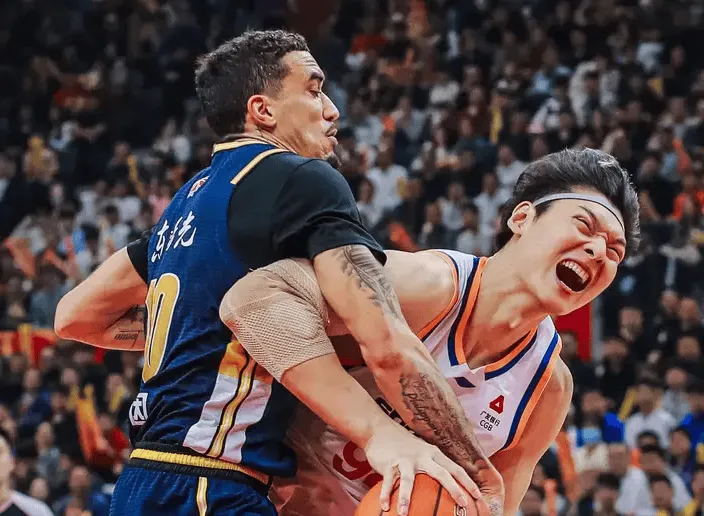 开云官网登录-俱乐部杯上海vs广东大名单：洛夫顿、王哲林出战，奎因在列